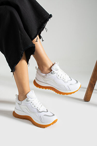 İnan Ayakkabı KADIN BEYAZ RENK SNEAKERS & SPOR AYAKKABI (5 CM)