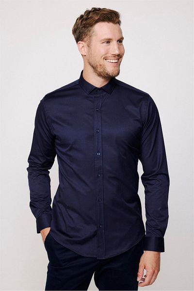Tudors Slim Fit Langarmhemd aus Lycra-Baumwollsatin für Herren in Marineblau