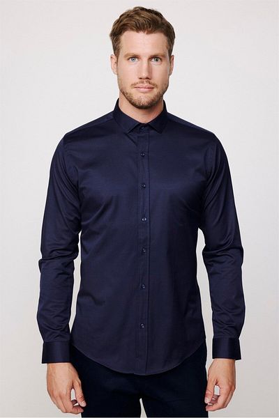 Tudors Slim Fit Langarmhemd aus Lycra-Baumwollsatin für Herren in Marineblau