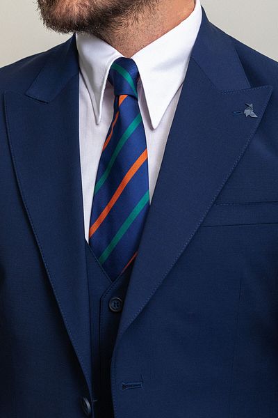 Mcr Suit Pointed Collar
