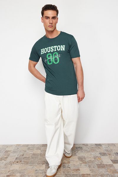 Trendyol Collection Σκούρο πράσινο μπλουζάκι Houston με κανονική/κανονική εφαρμογή TMNSS24TS00207