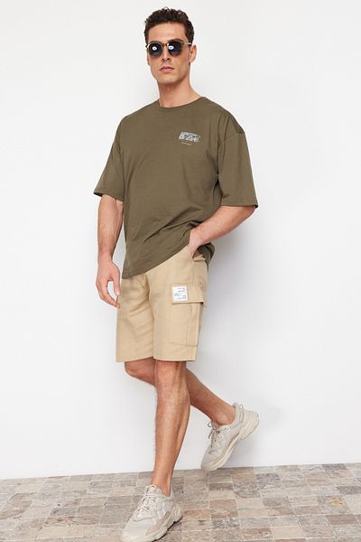Trendyol Collection Μπεζ κανονικό σορτς - Λεπτομερής ετικέτα TMNSS24SR00052