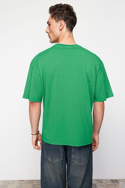 Trendyol Collection Grünes, übergroßes/weit geschnittenes, mit Dinosauriern besticktes T-Shirt aus 100 % Baumwolle TMNSS23TS00243 TMNSS23TS00243