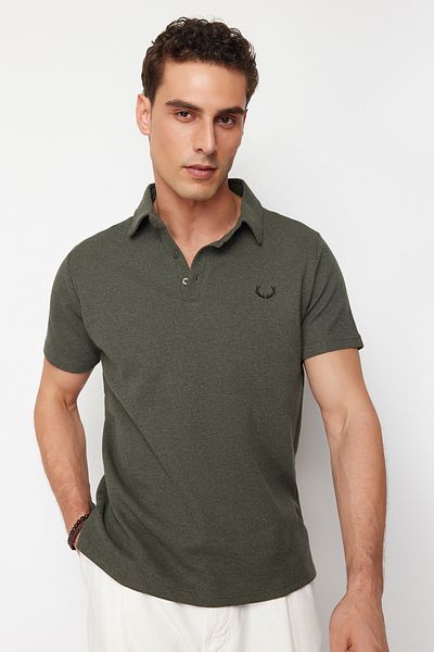 Trendyol Collection Текстурирана бродирана тениска с поло яка в цвят каки - обикновена кройка TMNSS24PO00046