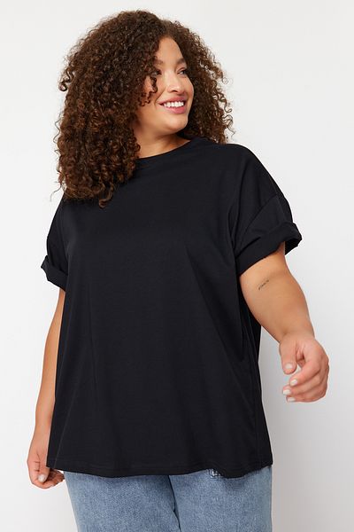 Trendyol Curve Schwarzes bedrucktes Baumwoll-T-Shirt mit Rundhalsausschnitt - TBBSS23BF00024