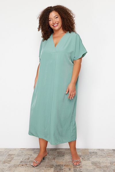 Trendyol Curve Mintgrünes, gewebtes Lyocell-Kleid in Übergröße