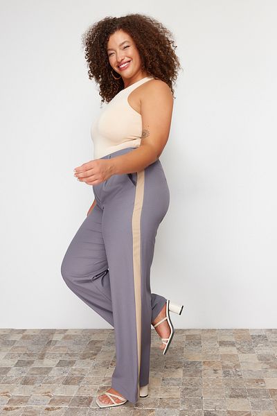 Trendyol Curve Grauer Webstoff mit hoher Taille – Hose mit weitem Bein und Seitennähten TBBSS24AR00018