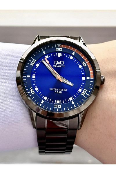 Q&Q Men's Metal Band Wristwatch