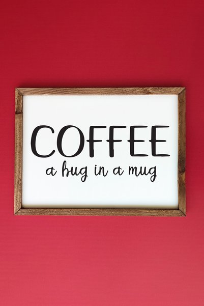 Yoko Home Coffee A Hug In A Mug Yazılı, Ahşap Çerçeveli Tablo