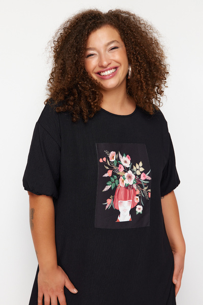 Trendyol Curve Czarna tkana sukienka z nadrukiem TBBSS22EL2123