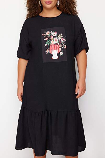 Trendyol Curve Czarna tkana sukienka z nadrukiem TBBSS22EL2123