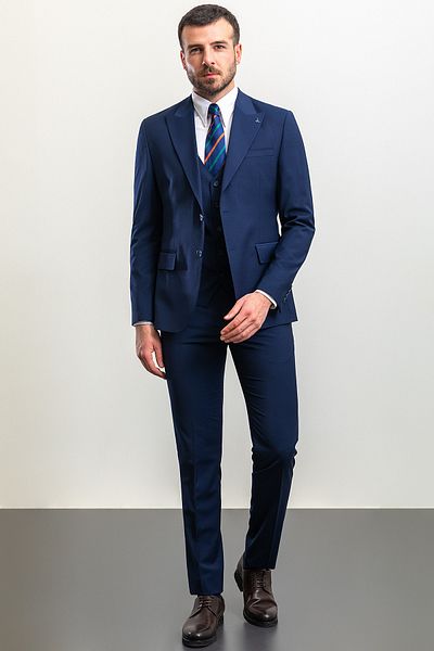 Mcr Suit Pointed Collar