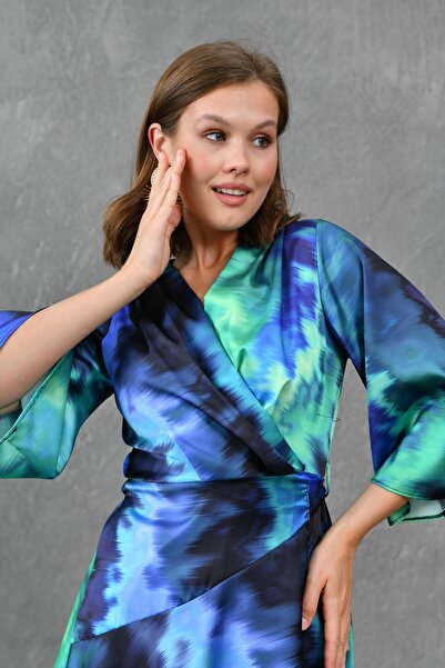 vuvutasarım Baskılı Saten Kumaş Kuşak Detaylı Anvelop Kesim Kruvaze Yaka Kısa Yarasa Kol Saten Elbise 24Y2261