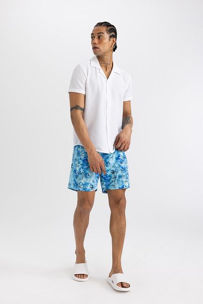 DeFacto Gemusterte, kurze Seeshorts mit Netzfutter in normaler Passform B7631AX24HS