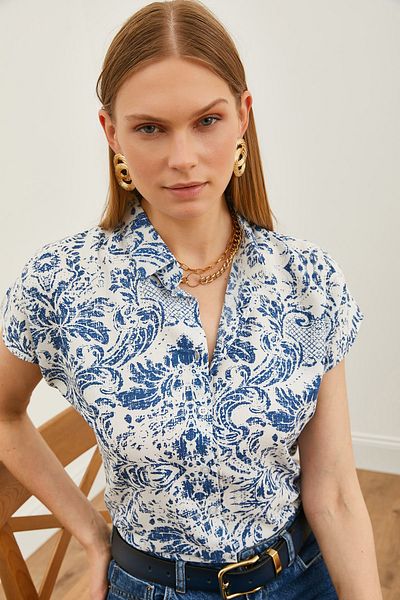 Olalook Ecru-marineblaues, gewebtes Viskose-Shirt mit Fledermausmuster für Damen GML-19000859