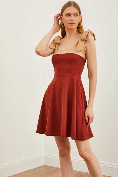 Olalook Kadın Kahverengi Bej Askısı Bağlamalı Kloş Örme Elbise ELB-19002143