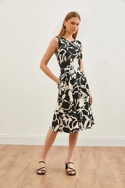 Olalook Weißes, schwarzes Kleid mit ausgestelltem Bein und Taschen für Damen ELB-19000480