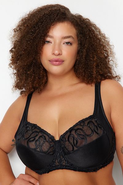 Trendyol Curve حمالة صدر صغيرة مطرزة باللون الأسود TBBSS24CW00011