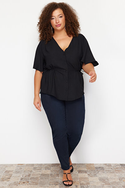 Trendyol Curve Μαύρη υφαντή μπλούζα με λαιμόκοψη σε σχήμα V με κορδόνια σε μεγάλο μέγεθος TBBSS22BZ0753