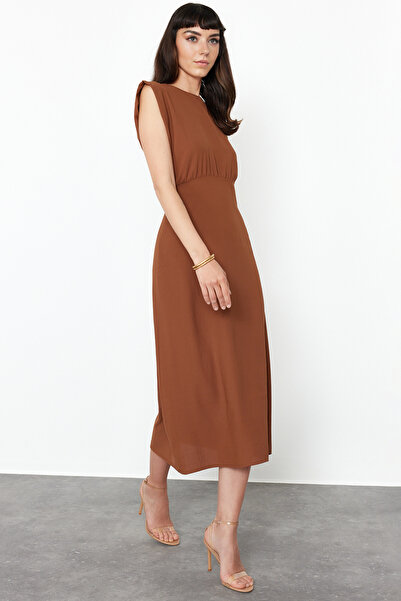 Trendyol Collection Hnědé midi tkané šaty A-line TWOSS24EL00601