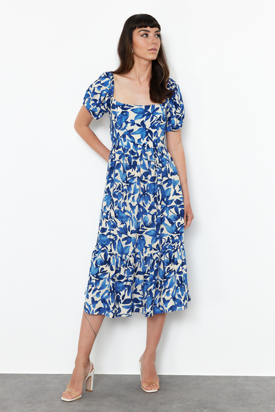 Trendyol Collection Modré květinové viskózové midi tkané šaty s otevíráním do pasu TWOSS24EL00523