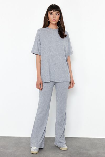 Trendyol Collection Szürke Oversize pamut póló és nadrág szett - spanyol láb 100% pamut TWOSS24AU00059