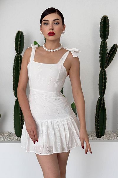 WOMAN VISION Rochie mini evazată cu bretele pentru femei, țesătură de broderie albă, cu guler fără bretele, design cu șireturi 251