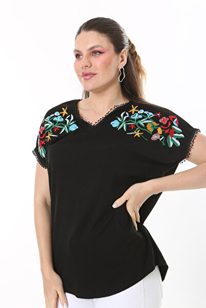 Şans Women's Plus Size Black Embroidery Detailed Collar and Sleeve Kopenaki Lace V-Neck Blouse 65N37676