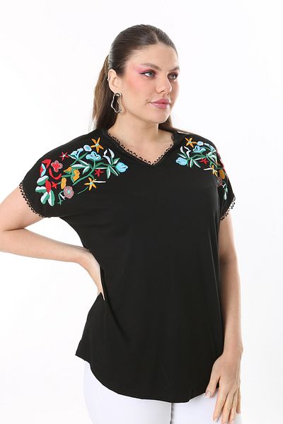 Şans Women's Plus Size Black Embroidery Detailed Collar and Sleeve Kopenaki Lace V-Neck Blouse 65N37676