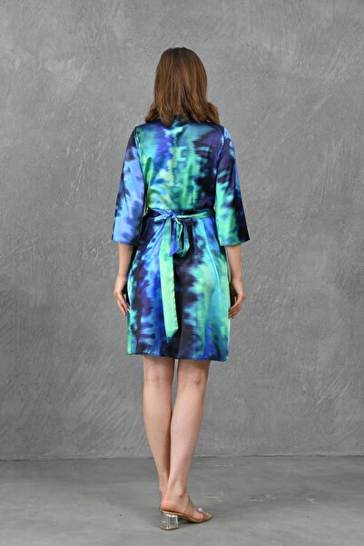 vuvutasarım Baskılı Saten Kumaş Kuşak Detaylı Anvelop Kesim Kruvaze Yaka Kısa Yarasa Kol Saten Elbise 24Y2261