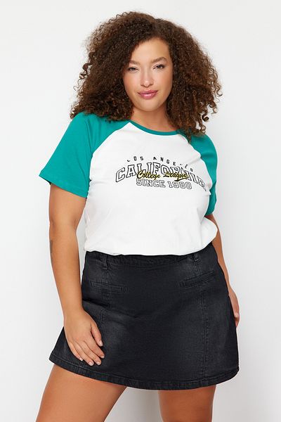 Trendyol Curve Green Color Blocked Printed Knitted T-shirt TBBSS23BF00014