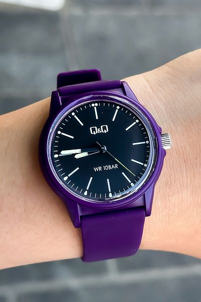 Q&Q Unisex Purple Color Silicone Cord Wristwatch