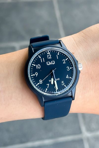 Q&Q Unisex Silicone Corded Navy Blue Wristwatch