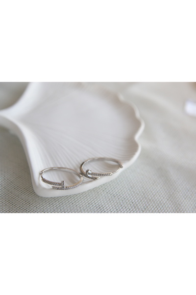 Aksesuar أقراط من الفولاذ على شكل أظافر - تفاصيل حلقة