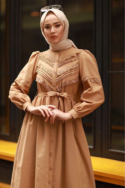 Lavanta Tekstil Camel Guipure Detailed Belted Hijab Dress