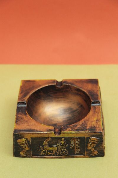 Esafe Home Vintage 3D Pyramid Square Ashtray