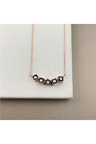 Seda Mücevherat Sıra Taşlı Küp Elmas Kolye