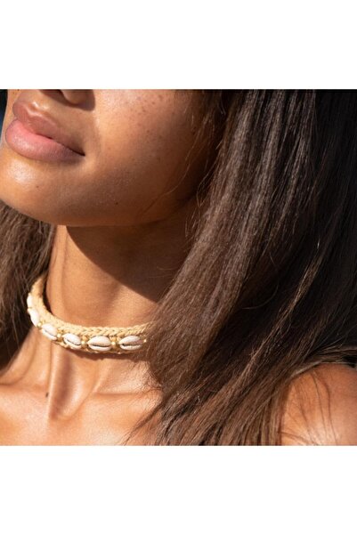 Major Butik قلادة محبوكة بتصميم صدف باللون البيج