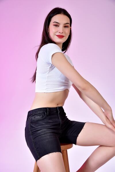 1Moda1Tarz Kadın Normal Bel 5 Cep Yan Taş Şerit Detaylı Slim Fit Denim Şort