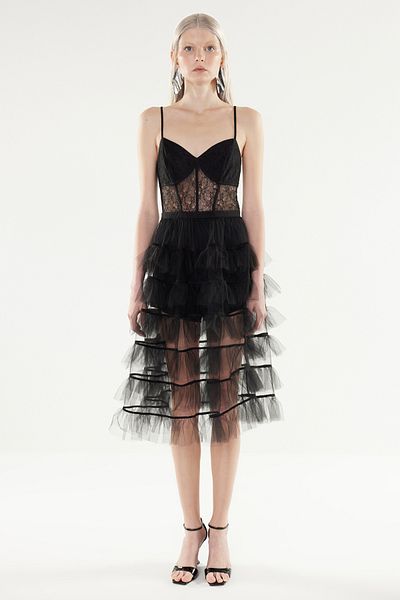 Trendyol Collection X Μαύρο υφαντό τούλι σε γραμμή Α Κομψό βραδινό φόρεμα Νυχτερινό φόρεμα αποφοίτησης TPRSS24EL00239