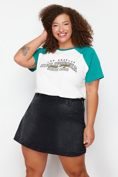 Trendyol Curve Green Color Blocked Printed Knitted T-shirt TBBSS23BF00014