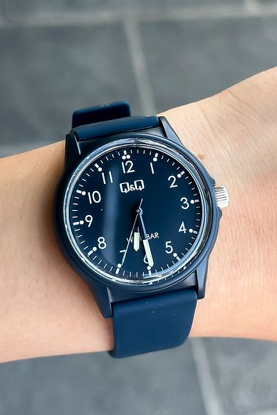 Q&Q Unisex Silicone Corded Navy Blue Wristwatch