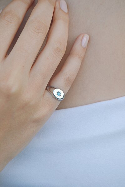 Sunday Hugs سيلفيا بلو سبارو البنصر