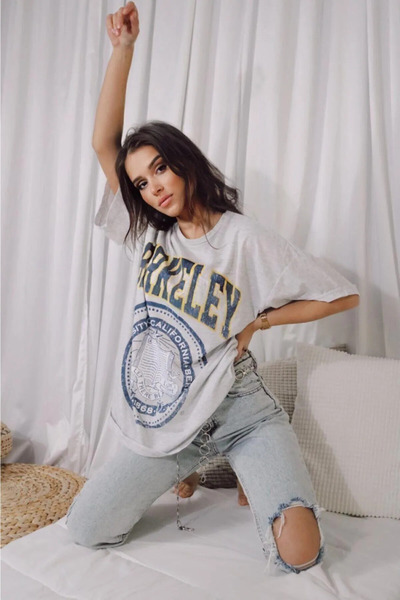 oneagılyazı تي شيرت بيركلي كبير الحجم مطبوع للجنسين