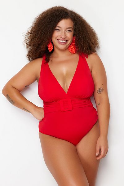 Trendyol Curve Roter Badeanzug mit tiefem V-Gürtel in Übergröße TBBSS24AM00022