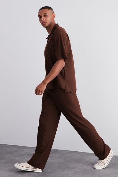 Trendyol Collection Limited Edition braune, knitterfreie Jogginghose mit weitem Bein – verstecktes Kordel, einteilig TMNSS23EA00013