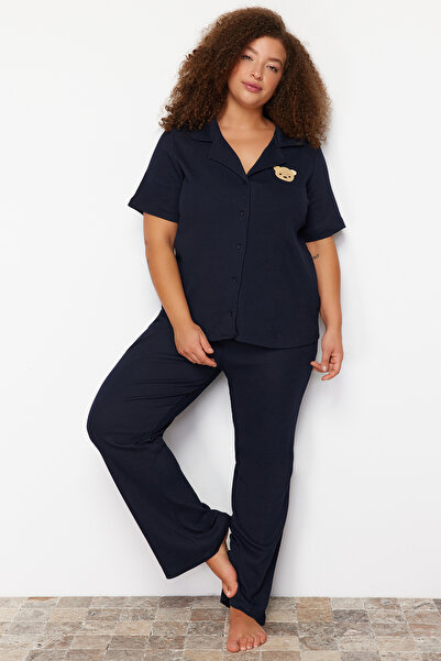 Trendyol Curve Navy hímzett inggalléros kötött pizsama szett TBBSS24AI00033