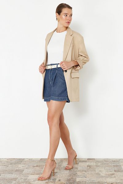 Trendyol Collection Dunkelblaue, plissierte Jeansshorts mit hoher Taille aus 100 % Tencel™ TWOSS24SR00126