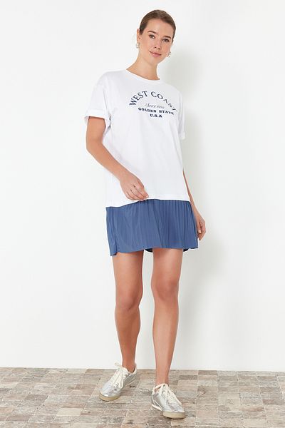 Trendyol Collection Mini pletené šaty s blokovanou sukní v bílé barvě TWOSS24EL00882