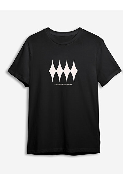 Trendyol Collection Černé tričko s potištěným textem s pravidelným střihem - TMNSS24TS00244
